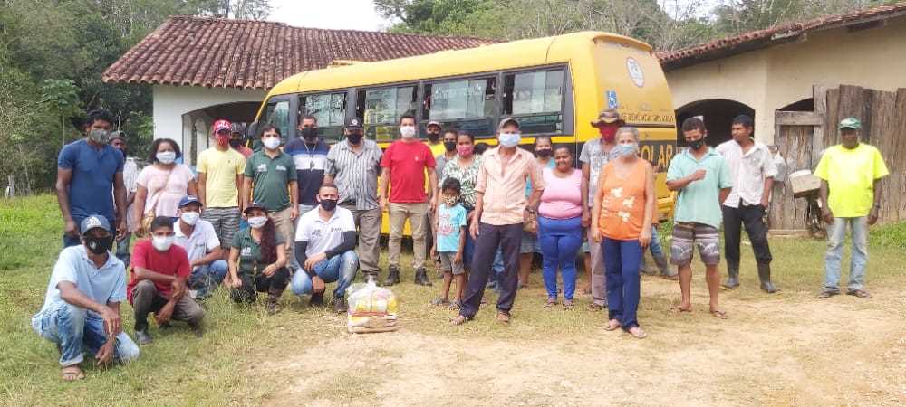 Secretaria de Agricultura, SENAR e Sindicato dos Produtores de Camacã distribuem 100 cestas básicas para agricultores